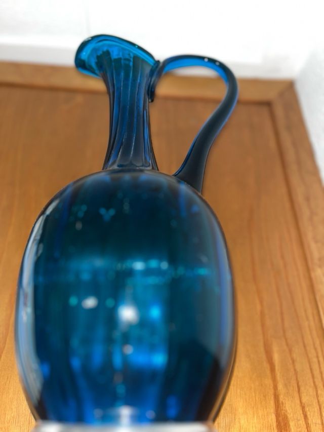 Jarra de vidrio azuL