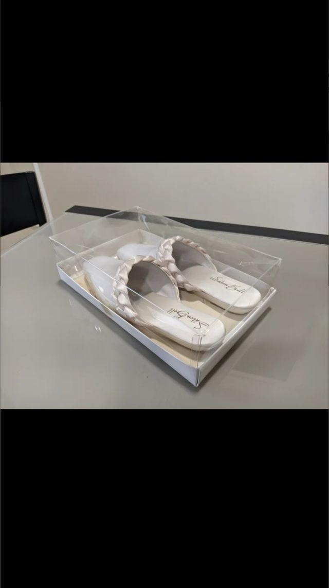 Zapatillas para novia de Sáten Bell destalonadas