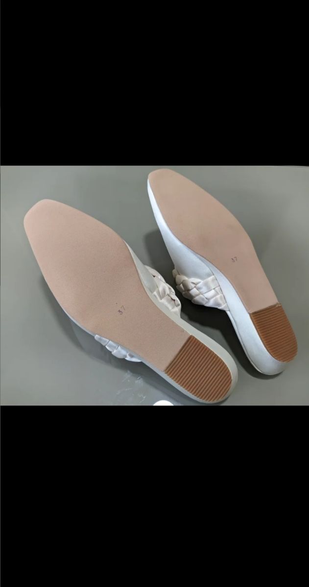 Zapatillas para novia de Sáten Bell destalonadas