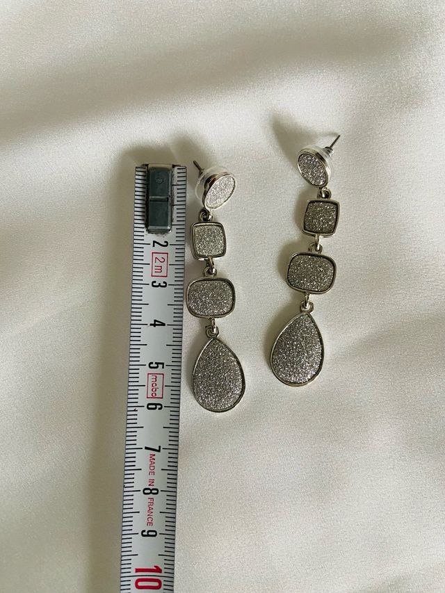 PRECIOSOS PENDIENTES ALARGADOS PLATEADOS DE FIESTA