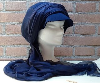 Cappello in raso con foulard, anni 40