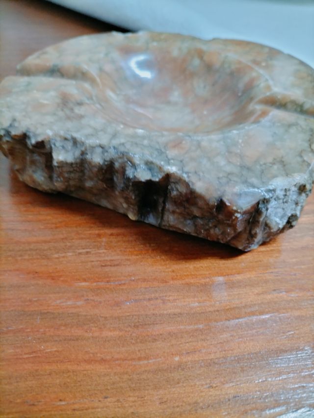 Cinzeiro em alabastro