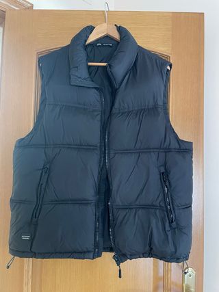 Chaleco NUEVO plumas hombre negro zara