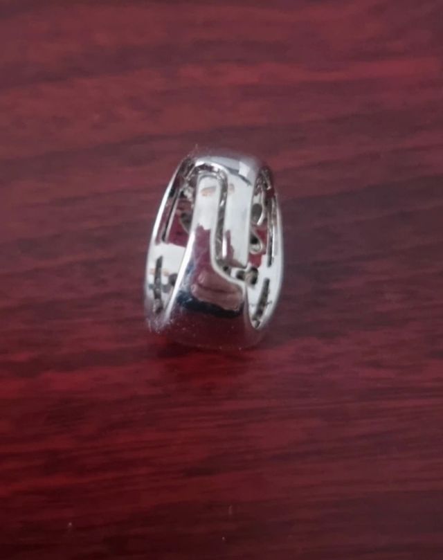 Anello con iniziale V argento e zirconi