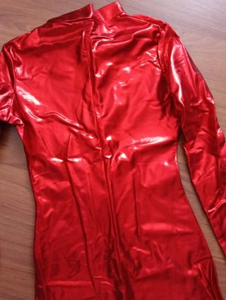 Mono rojo metálico mujer para disfraz