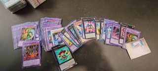 Lotto di circa 370 carte Yu - Gi - Oh