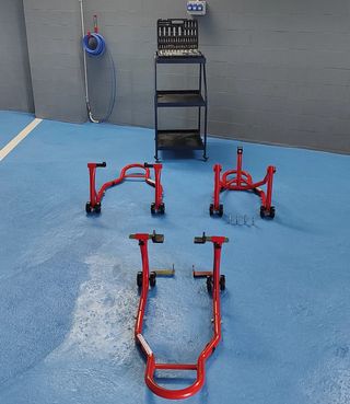 Alquiler box de mecánica con elevador para coches