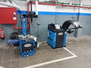 Alquiler box de mecánica con elevador para coches