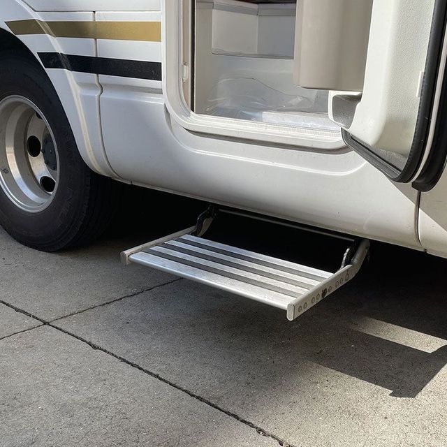 Escalón manual para autocaravana