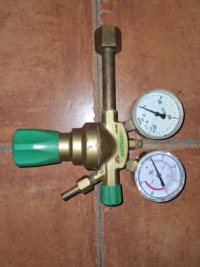 MANOREDUCTOR PRAXAIR GASES 200-50 BAR