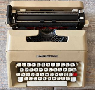 Máquina de escribir “vintage” Olivetti lettera 35