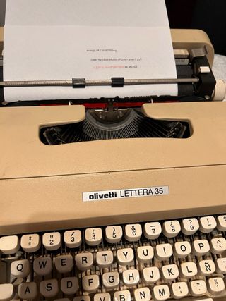 Máquina de escribir “vintage” Olivetti lettera 35