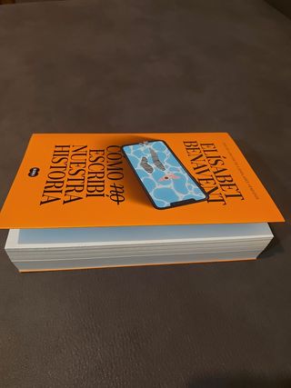 Cómo (no) escribí nuestra historia / How I Did (Not) Write Our Story (Spanish Edition)