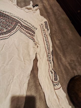 Blusa bordada zara