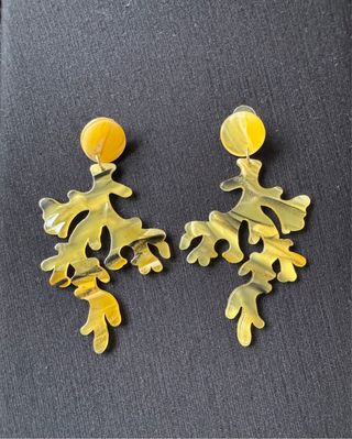 Pendientes largos coral resina