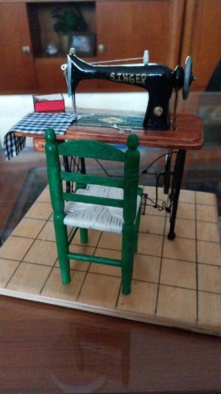 Máquina de coser en miniatura