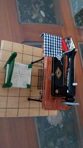 Máquina de coser en miniatura
