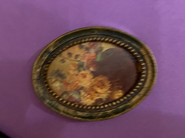 Marco vintage ovalado con flores estilo clásico