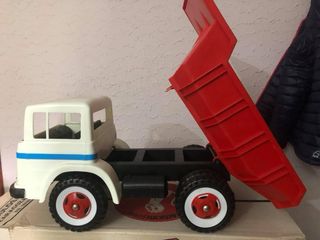Camión de juguete Mercedes