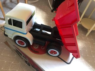 Camión de juguete Mercedes