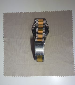 Casio Quart (plateado y dorado)