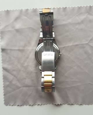 Casio Quart (plateado y dorado)