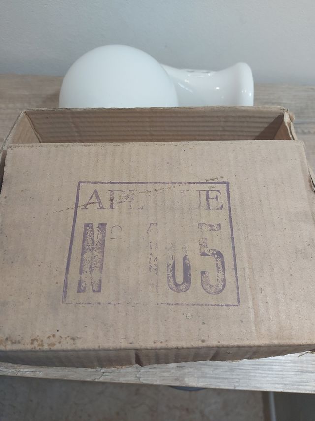 Antigua luz de porcelana