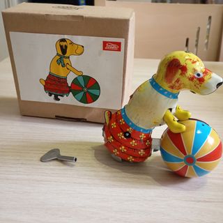 Juguete de hojalata con cuerda