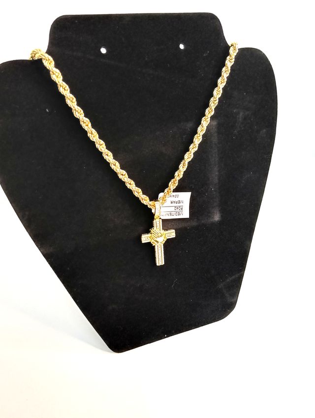 Cordon con cruz e mano