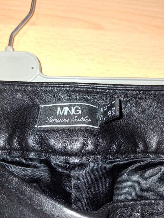 Pantalón de piel auténtica de mujer.