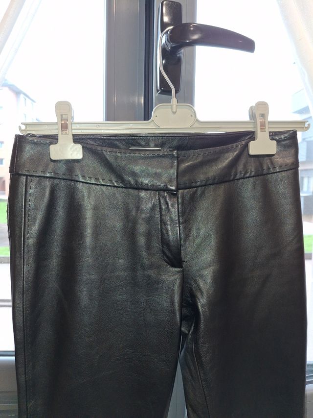 Pantalón de piel auténtica de mujer.