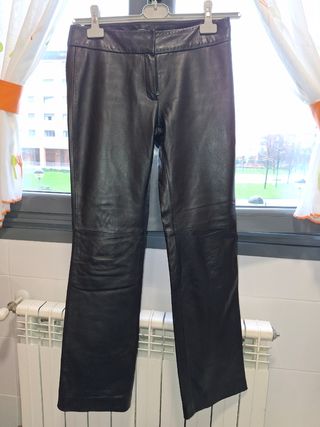 Pantalón de piel auténtica de mujer.