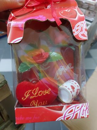 San Valentino rosa e tazzina