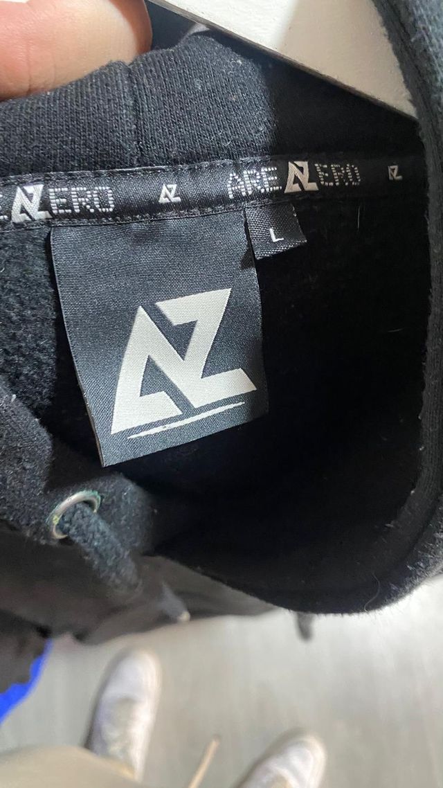 SUDADERA NEGRA AREA ZERO