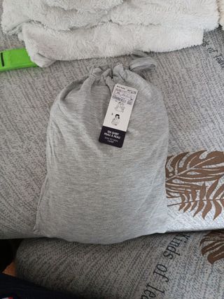 Maternidad gris envoltura bebe