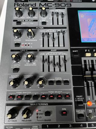 SupremeDance MC-909 Roland + teclado MIDI nuevo