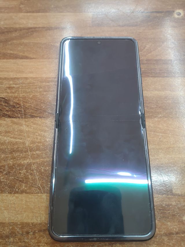 Motorola Razr 50 Display Frame