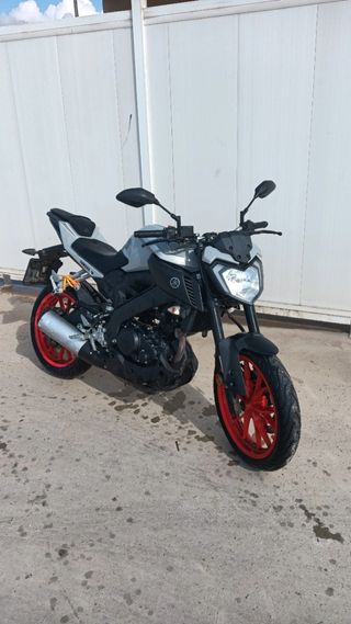 Moto 125 Yamaha Mt