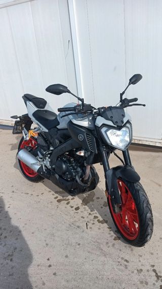 Moto 125 Yamaha Mt
