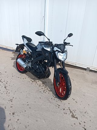 Moto 125 Yamaha Mt