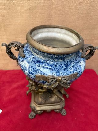 Centro de mesa en porcelana y ángeles