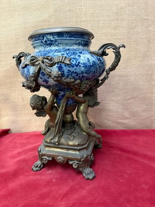 Centro de mesa en porcelana y ángeles