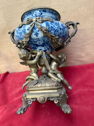 Centro de mesa en porcelana y ángeles