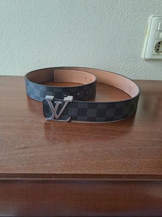 Cinturones nuevos de marca