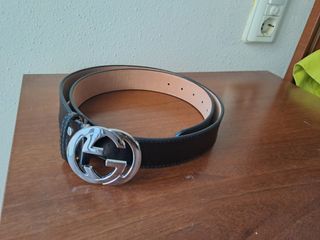 Cinturones nuevos de marca
