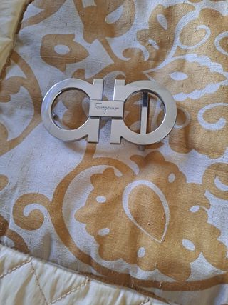 Cinturones nuevos de marca