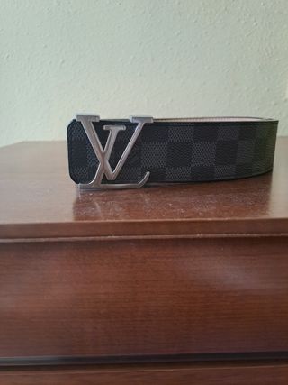 Cinturones nuevos de marca