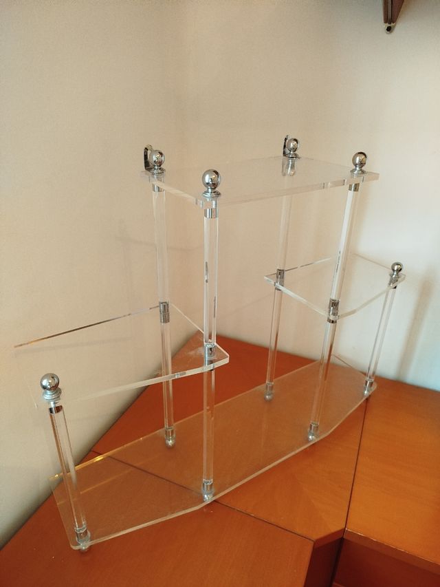Estantería de metacrilato