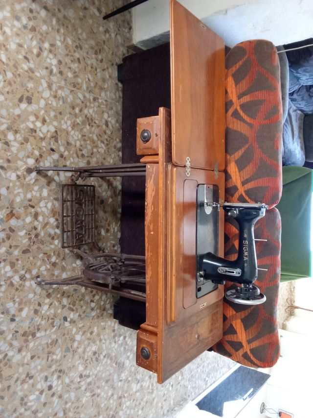 Antigua máquina de coser marca sigma