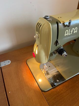 Máquina de coser Alfa vintage